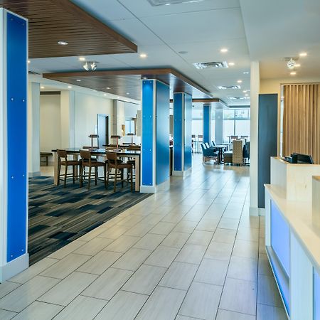 Holiday Inn Express & Suites - Medford By Ihg Bagian luar foto