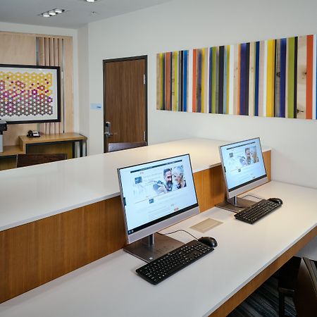 Holiday Inn Express & Suites - Medford By Ihg Bagian luar foto
