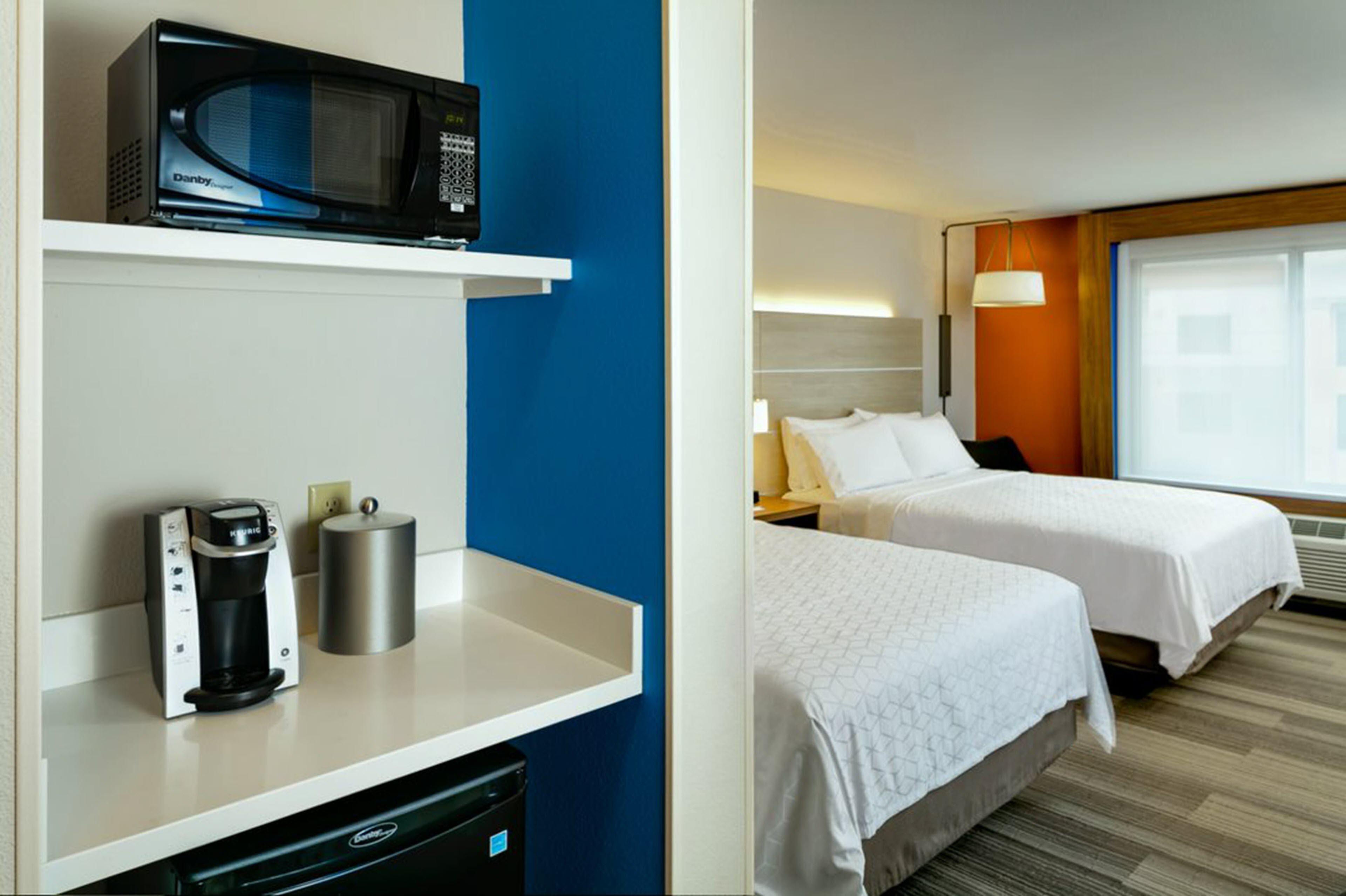 Holiday Inn Express & Suites - Medford By Ihg Bagian luar foto