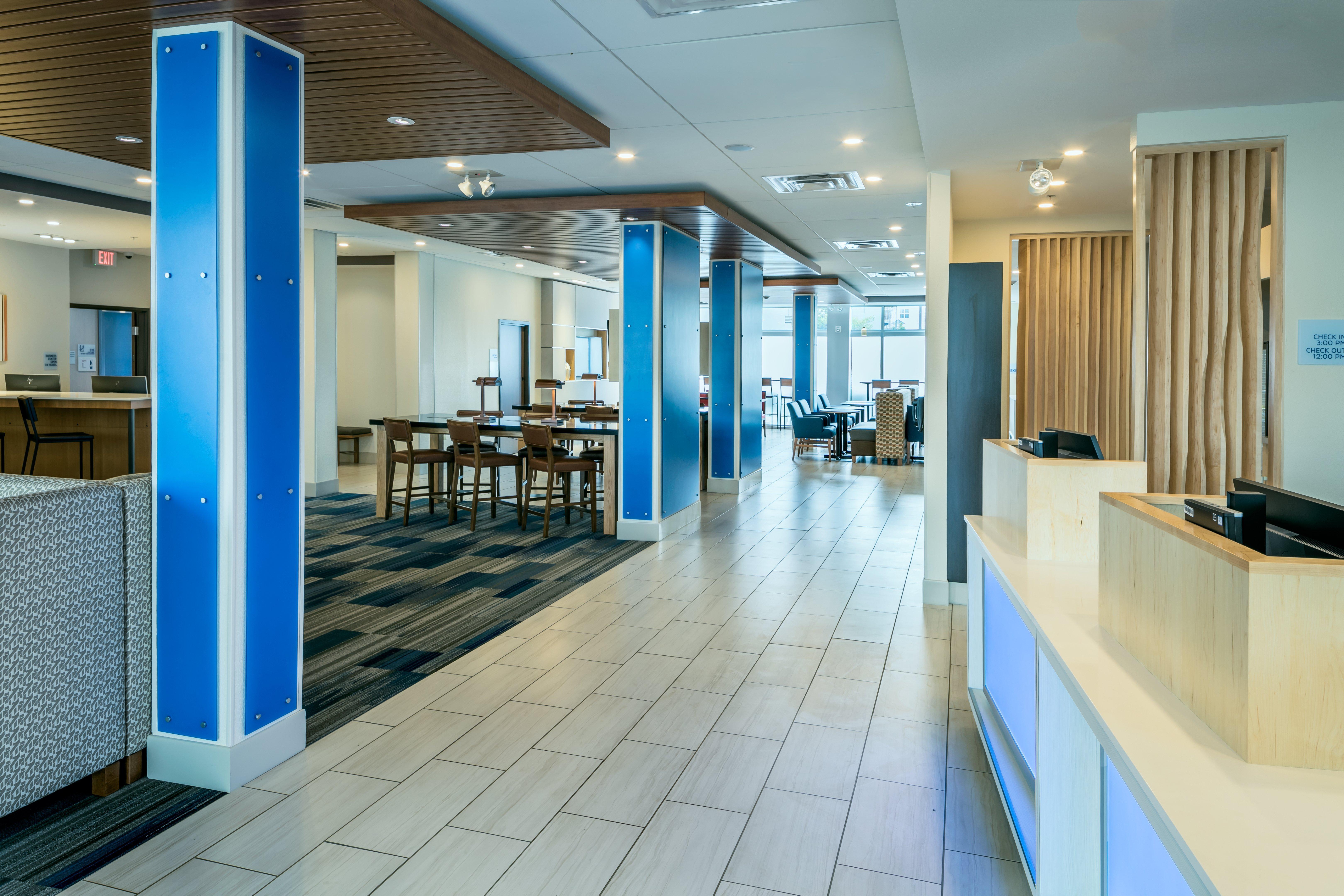 Holiday Inn Express & Suites - Medford By Ihg Bagian luar foto