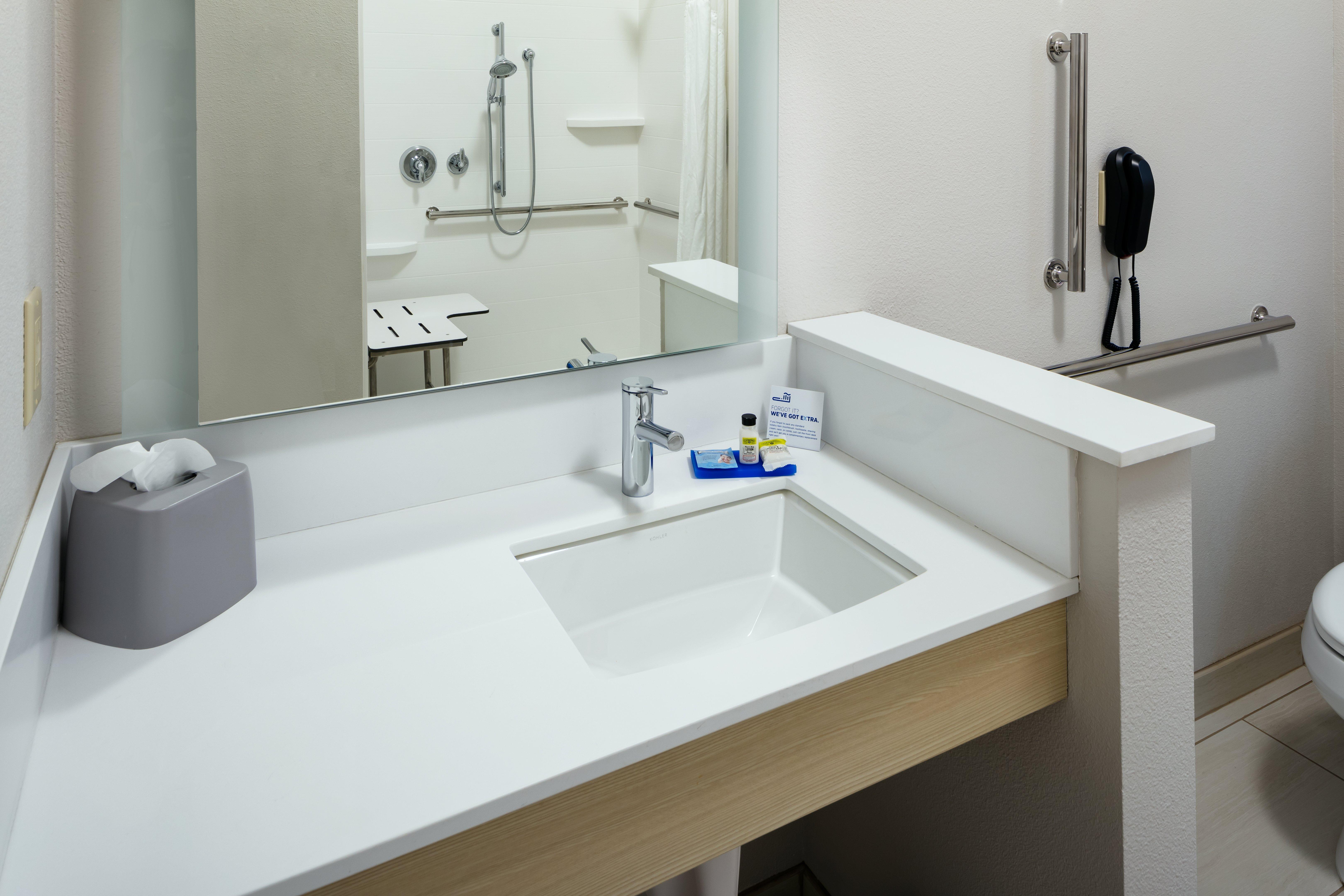 Holiday Inn Express & Suites - Medford By Ihg Bagian luar foto