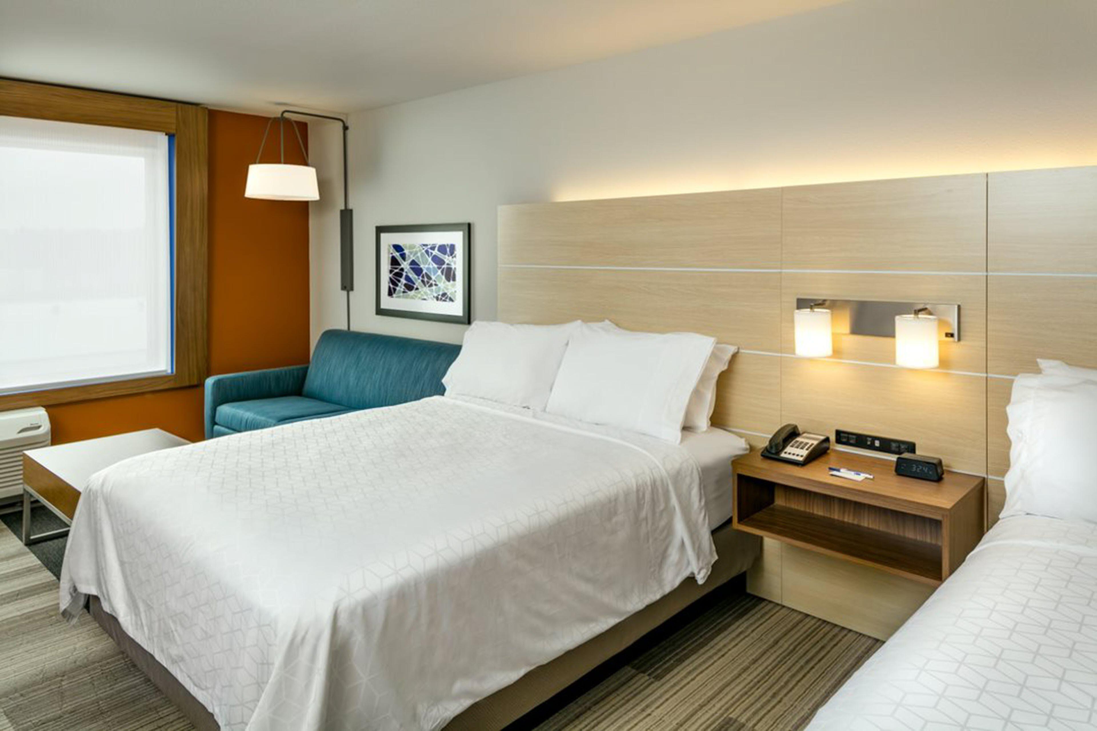 Holiday Inn Express & Suites - Medford By Ihg Bagian luar foto
