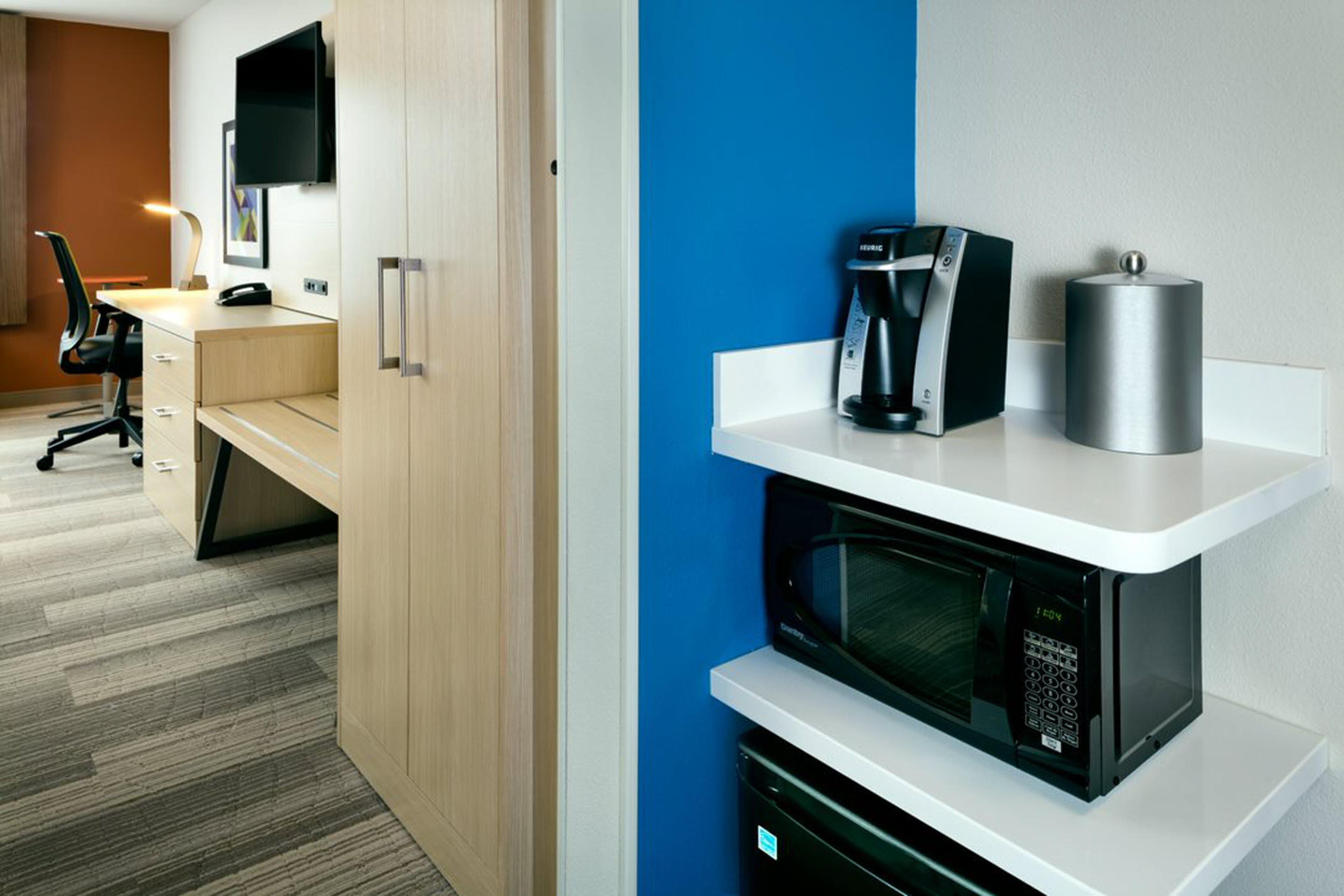 Holiday Inn Express & Suites - Medford By Ihg Bagian luar foto
