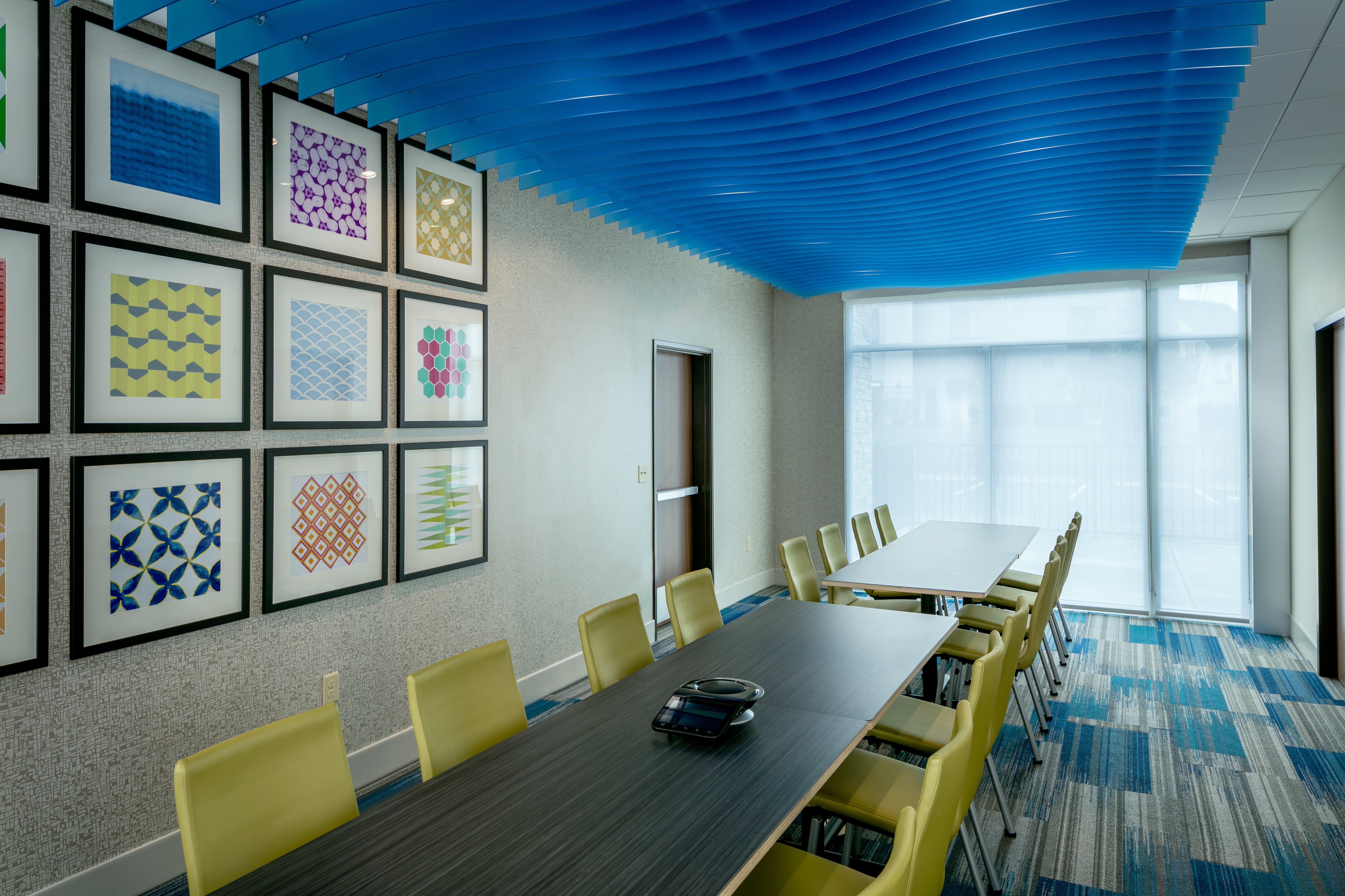 Holiday Inn Express & Suites - Medford By Ihg Bagian luar foto