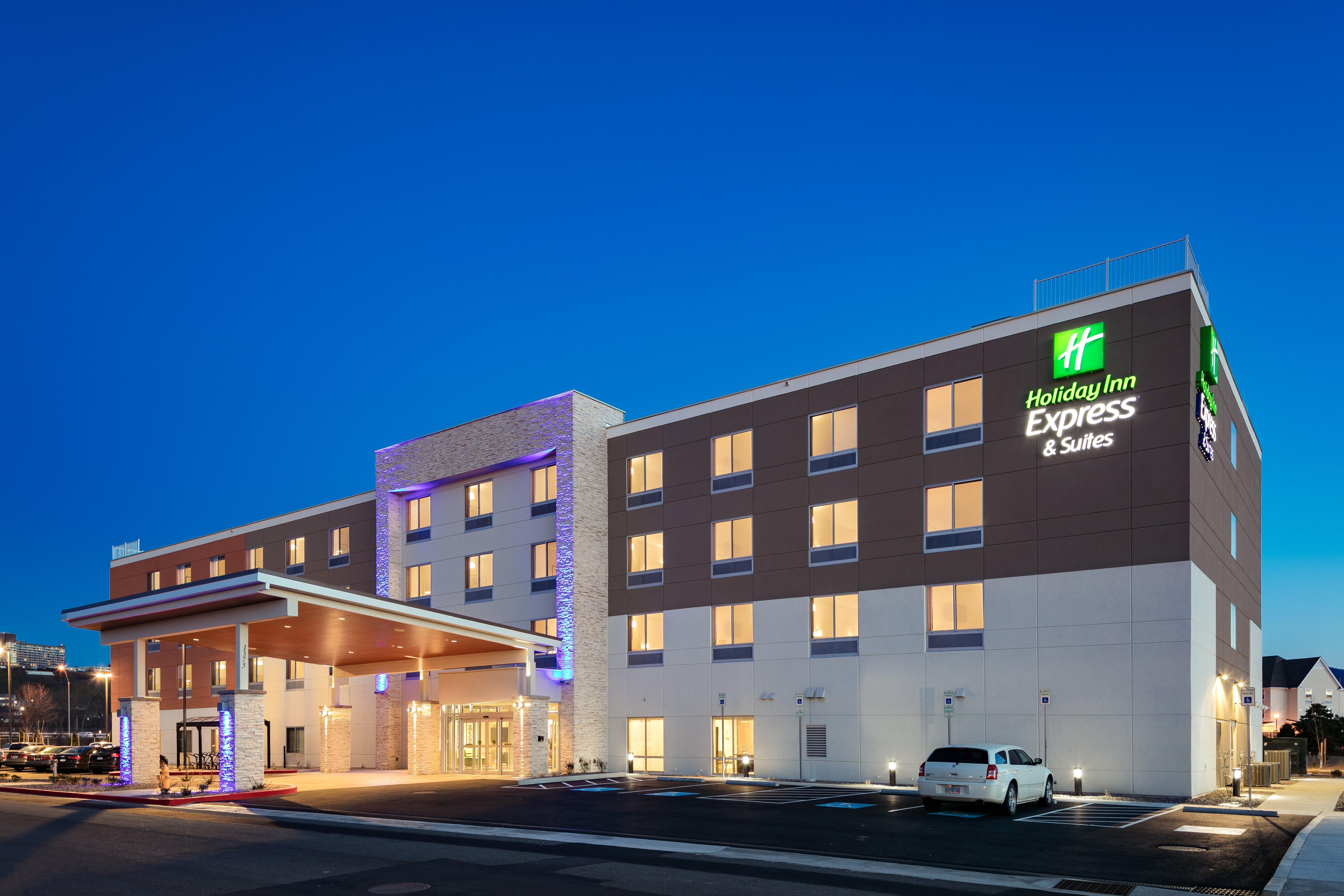 Holiday Inn Express & Suites - Medford By Ihg Bagian luar foto